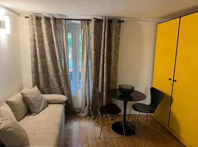 Coin salon dans l'établissement Paris 4 Le Marais RETRO Notre Dame Seine Aldaro