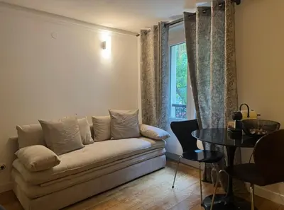 Coin salon dans l'établissement Paris 4 Le Marais RETRO Notre Dame Seine Aldaro