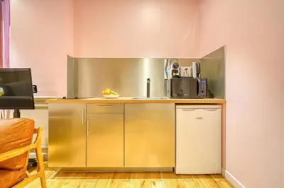 Cuisine ou kitchenette dans l'établissement Luxury Suite Paris Republique