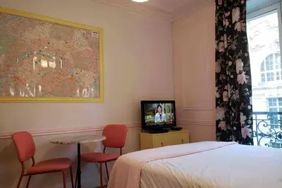 Télévision ou salle de divertissement dans l'établissement Cozy Studio Paris 5 Luxembourg Garden Central Aldaro