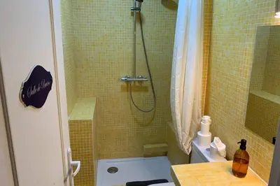 Salle de bains dans l'établissement Cozy Studio Paris 5 Luxembourg Garden Central Aldaro