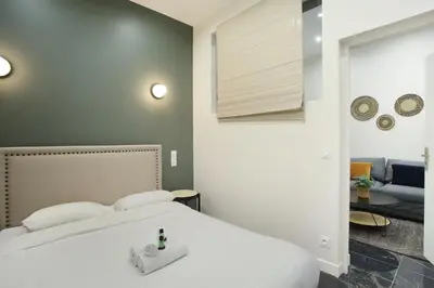 Un ou plusieurs lits dans un hébergement de l'établissement Rent a Room - Residence Charon