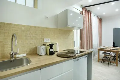 Cuisine ou kitchenette dans l'établissement Rent a Room - Residence Charon