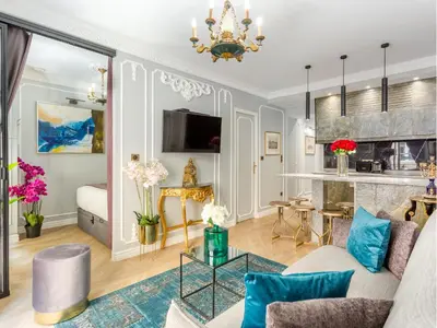 Cuisine ou kitchenette dans l'établissement Merveil - Luxury Suite -Champs Elysees-Ponthieu II