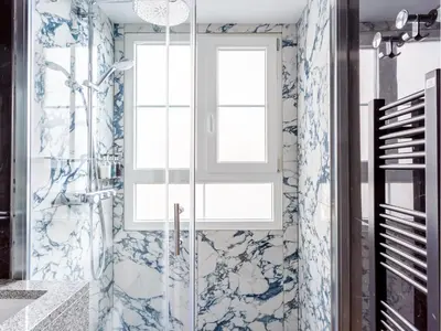 Salle de bains dans l'établissement Merveil - Luxury Suite -Champs Elysees-Ponthieu II