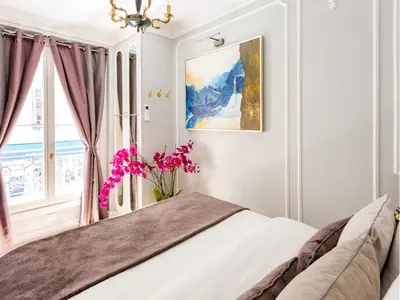 Un ou plusieurs lits dans un hébergement de l'établissement Merveil - Luxury Suite -Champs Elysees-Ponthieu II