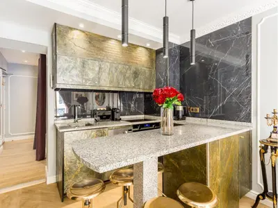 Cuisine ou kitchenette dans l'établissement Merveil - Luxury Suite -Champs Elysees-Ponthieu II