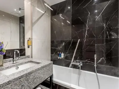 Salle de bains dans l'établissement Merveil - Luxury Suite -Champs Elysees- Ponthieu I