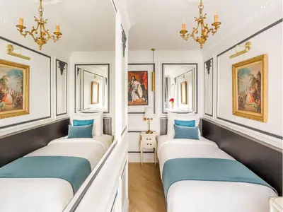 Un ou plusieurs lits dans un hébergement de l'établissement Merveil - Luxury Suite -Champs Elysees- Ponthieu I