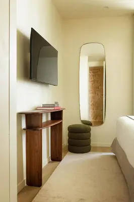 Télévision ou salle de divertissement dans l'établissement Spacious apartment - 3BR-8P - Moulin Rouge