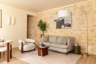 Coin salon dans l'établissement Spacious apartment - 3BR-8P - Moulin Rouge