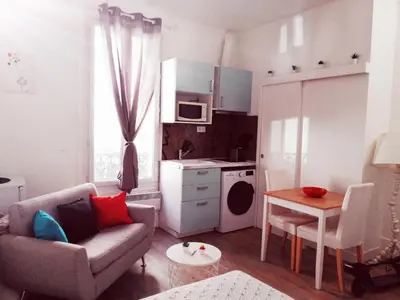 Cuisine ou kitchenette dans l'établissement Studio situé dans un quartier calme et résidentiel à Montrouge à seulement 2 minutes du métro