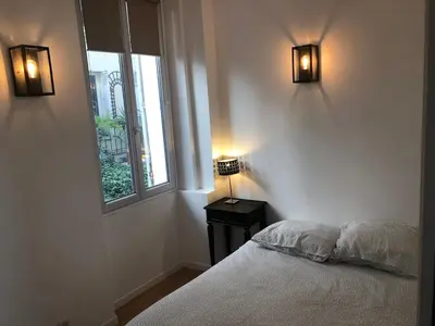 Un ou plusieurs lits dans un hébergement de l'établissement Loft 2 BR Loft Effeil tower AC by LCC Agency