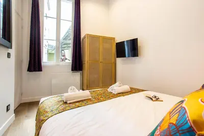 Un ou plusieurs lits dans un hébergement de l'établissement Appartement indépendant-2 chambres !!Parc des expositions