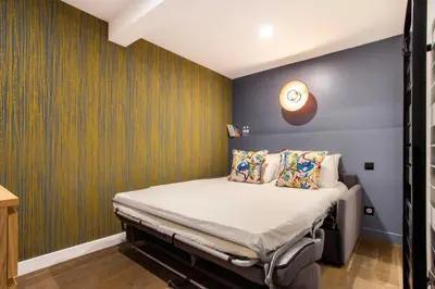 Un ou plusieurs lits dans un hébergement de l'établissement Appartement indépendant-2 chambres !!Parc des expositions