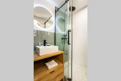 Salle de bains dans l'établissement Appartement indépendant-2 chambres !!Parc des expositions