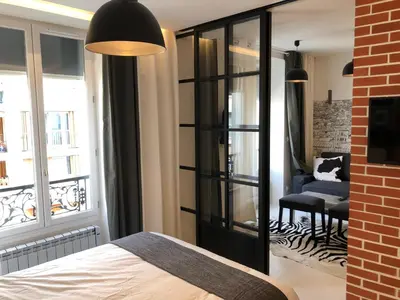 Un ou plusieurs lits dans un hébergement de l'établissement Appartement Hainaut Paris XIXème- Tout Equipé!