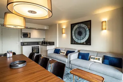 Cuisine ou kitchenette dans l'établissement 130 - Urban Brand New 110m2 Flat in Montorgueil