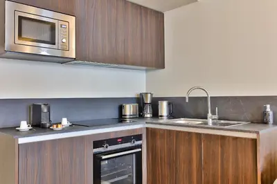 Cuisine ou kitchenette dans l'établissement 131 - Urban Brand New 110m2 Beautiful Flat in Montorgueil