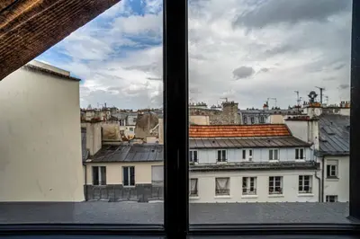Vue générale sur Paris ou vue de la ville depuis l'appartement