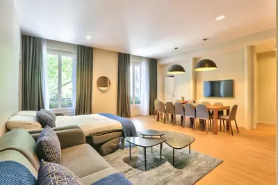 Télévision ou salle de divertissement dans l'établissement 119 - Urban Spacious Apartment Sebastopol