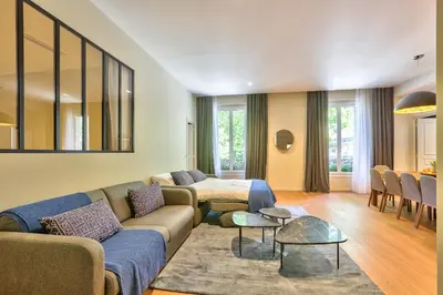 Coin salon dans l'établissement 119 - Urban Spacious Apartment Sebastopol