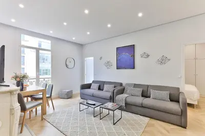 Coin salon dans l'établissement 126 - Urban Amazing 3BR Montorgueil