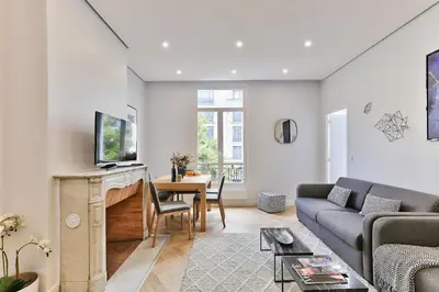Télévision ou salle de divertissement dans l'établissement 126 - Urban Amazing 3BR Montorgueil