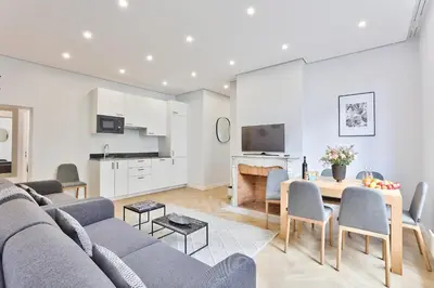 Télévision ou salle de divertissement dans l'établissement 126 - Urban Amazing 3BR Montorgueil