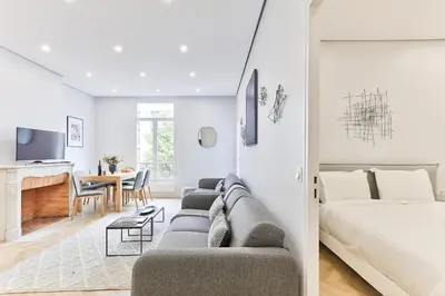 Télévision ou salle de divertissement dans l'établissement 126 - Urban Amazing 3BR Montorgueil