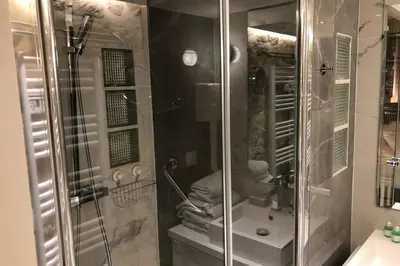 Salle de bains dans l'établissement Loft Nazareth Quartier du Marais