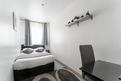 Un ou plusieurs lits dans un hébergement de l'établissement L'Oasis Montparnasse