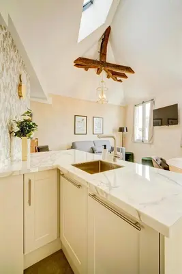 Cuisine ou kitchenette dans l'établissement Apartments Du Louvre St Honoré