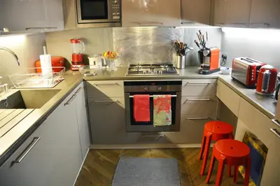 Cuisine ou kitchenette dans l'établissement Eiffel Tower-Alma
