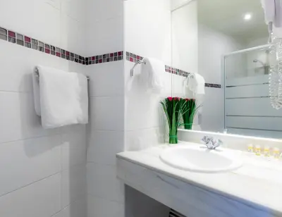 Salle de bains dans l'établissement City Inn Paris