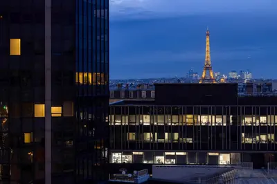 Vue générale sur Paris ou vue de la ville depuis l'hôtel
