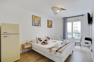 Télévision ou salle de divertissement dans l'établissement Buttes Chaumont - Sunny 2P apartment