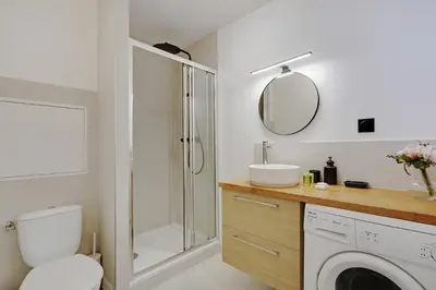 Salle de bains dans l'établissement Buttes Chaumont - Sunny 2P apartment