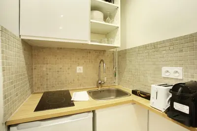 Cuisine ou kitchenette dans l'établissement Rent a Room - Tracy apartment