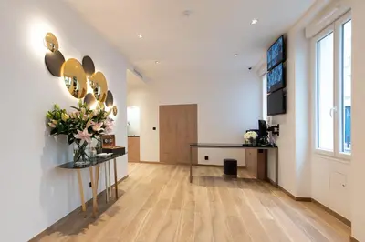 Télévision ou salle de divertissement dans l'établissement HOTEL AU COEUR DE REPUBLIQUE