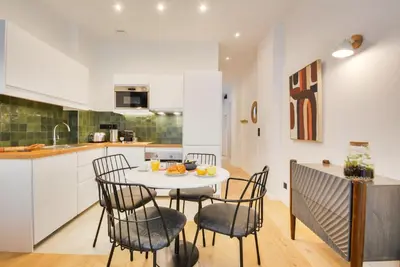 Cuisine ou kitchenette dans l'établissement New and renovated amazing flat in heart of PARIS