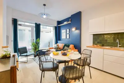 Cuisine ou kitchenette dans l'établissement New and renovated amazing flat in heart of PARIS
