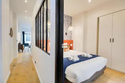 Un ou plusieurs lits dans un hébergement de l'établissement New and renovated amazing flat in heart of PARIS