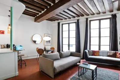 Coin salon dans l'établissement Parisian Apartment With Terrace in Saint Michel-Notre Dame