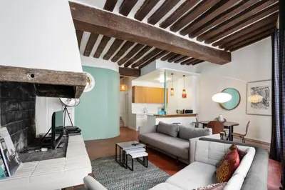 Coin salon dans l'établissement Parisian Apartment With Terrace in Saint Michel-Notre Dame
