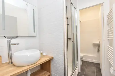 Salle de bains dans l'établissement Cosy apartment - Buttes aux Cailles