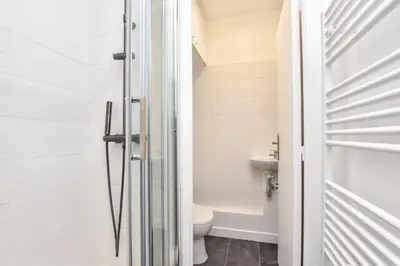 Salle de bains dans l'établissement Cosy apartment - Buttes aux Cailles