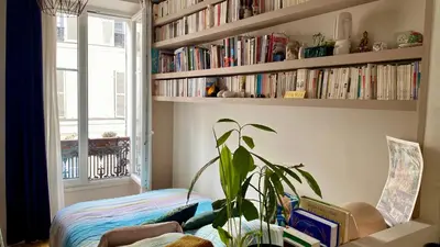 Bibliothèque dans l'appartement