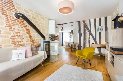 Coin salon dans l'établissement Appartement calme au coeur de Montmartre !