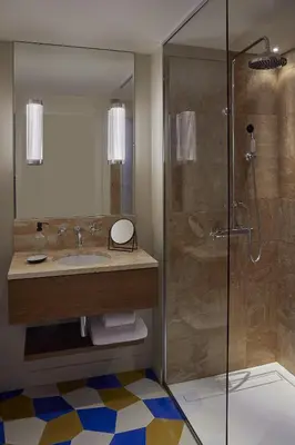 Salle de bains dans l'établissement Hôtel du Sentier